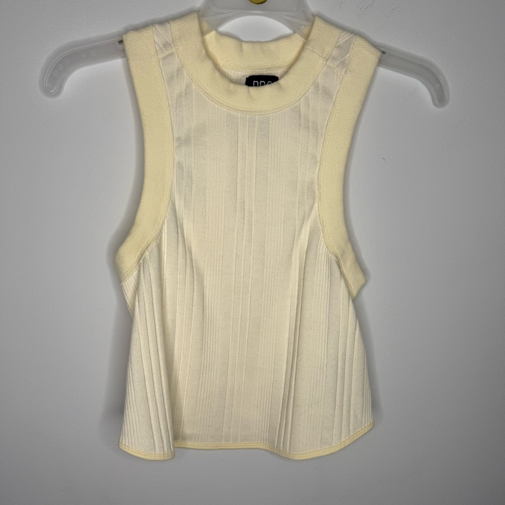C25 Urban Outfitters Yellow Sleeveless‎ Ribbed Crop Top